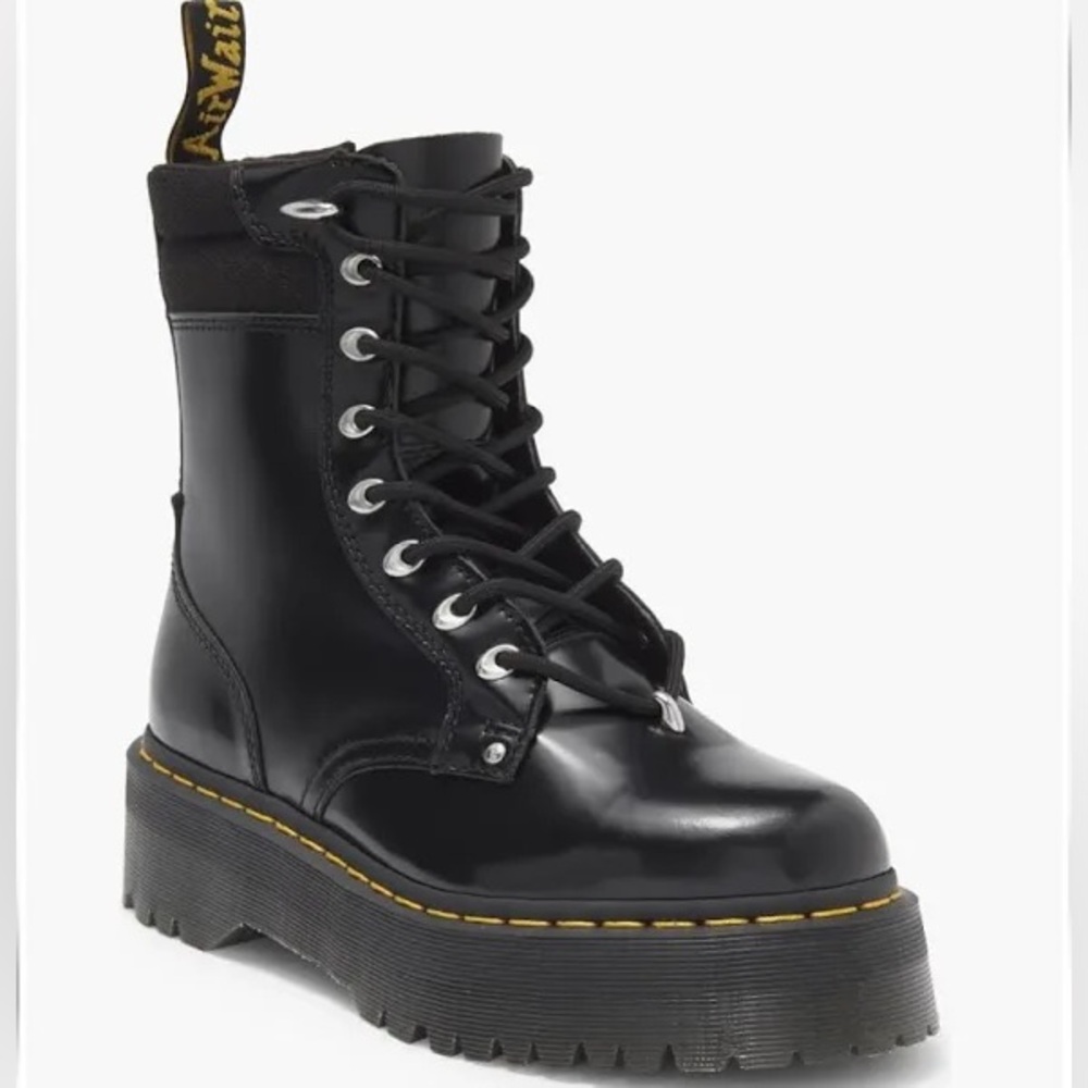 Like New. DR.MARTENS Jadon HDW II Platform Boot